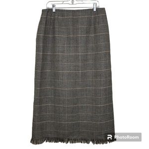 Harve Bernard Sport, 100% wool, houndstooth,bottom hem fringe skirt. Women’s 16